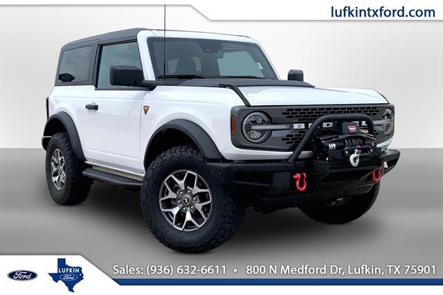 2024 Ford Bronco Badlands in Oxford White — front three-quarter view